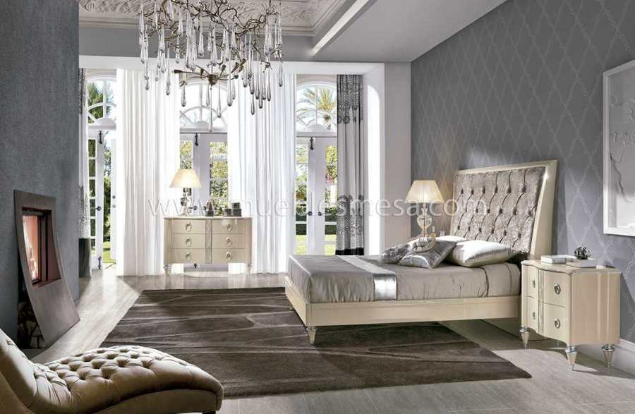 muebles clásico en tienda de muebles mesa